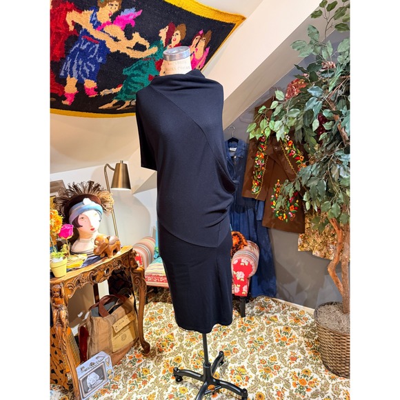 Black Avant Garde Asymmetrical Short Sleeve Midi Dress Built in Canada - M - Picture 4 of 12